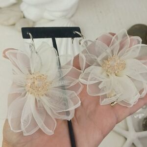 Ethereal Blingy Gossamer Petal Daisy Silver Tone Dangling Earrings